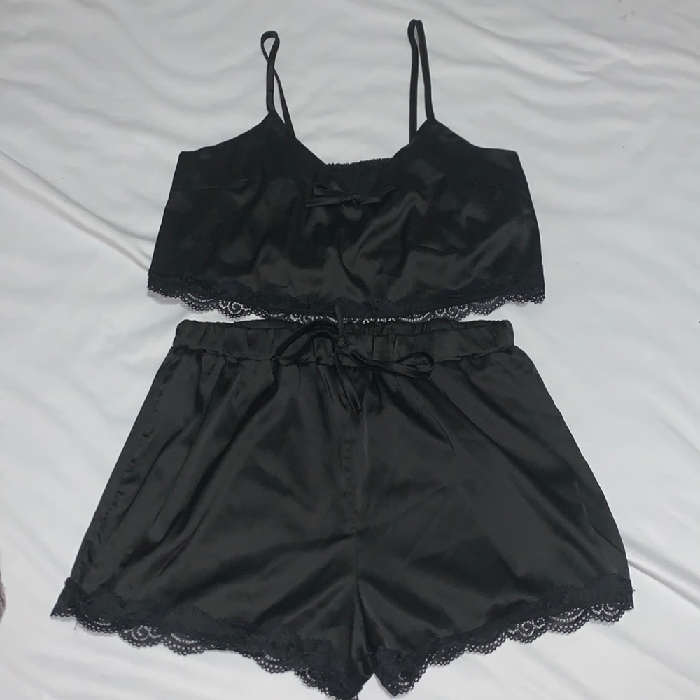 BRAND NEW 💥 BLACK SILKY 2 PIECE